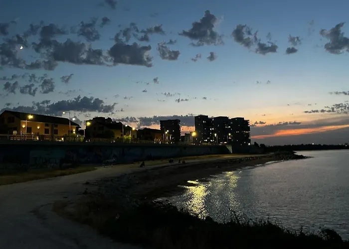 アパート Sky44apt Delfinariu Faleza Nord コンスタンツァ